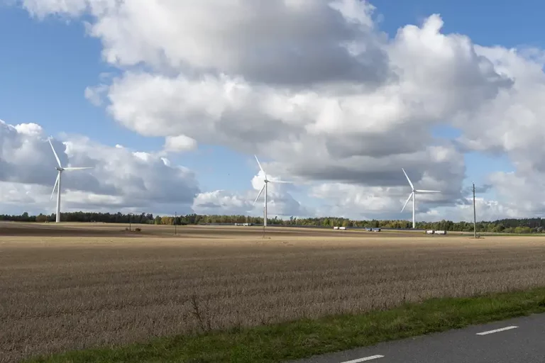 Åker med vindmøller