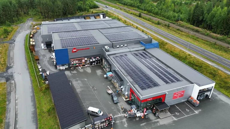 Vardar skaper mer solkraft på næringsbygg